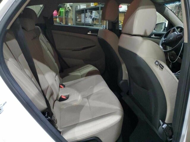 Белый Хендай Туксон, объемом двигателя 2 л и пробегом 97 тыс. км за 2900 $, фото 10 на Automoto.ua