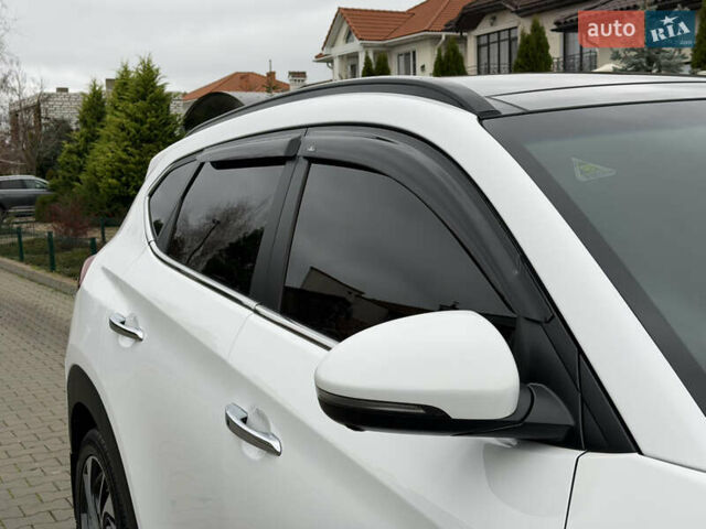 Белый Хендай Туксон, объемом двигателя 2 л и пробегом 50 тыс. км за 23800 $, фото 43 на Automoto.ua