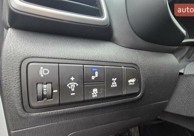 Белый Хендай Туксон, объемом двигателя 2 л и пробегом 42 тыс. км за 23900 $, фото 15 на Automoto.ua