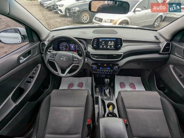 Белый Хендай Туксон, объемом двигателя 2 л и пробегом 145 тыс. км за 21300 $, фото 23 на Automoto.ua