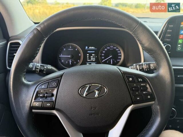 Білий Хендай Туксон, об'ємом двигуна 2 л та пробігом 86 тис. км за 28000 $, фото 35 на Automoto.ua