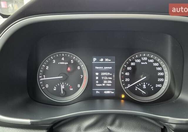 Белый Хендай Туксон, объемом двигателя 2 л и пробегом 42 тыс. км за 23900 $, фото 22 на Automoto.ua