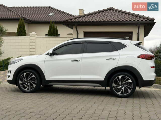 Белый Хендай Туксон, объемом двигателя 2 л и пробегом 50 тыс. км за 23800 $, фото 5 на Automoto.ua