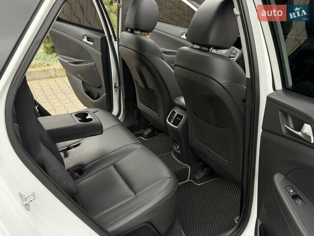 Белый Хендай Туксон, объемом двигателя 2 л и пробегом 50 тыс. км за 23800 $, фото 55 на Automoto.ua