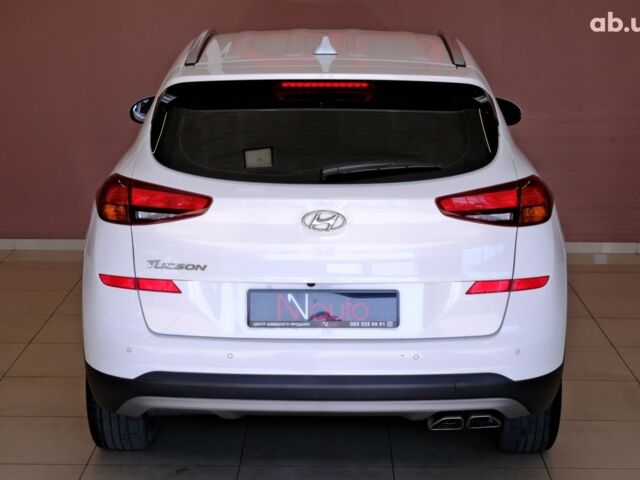 Белый Хендай Туксон, объемом двигателя 2 л и пробегом 134 тыс. км за 23500 $, фото 5 на Automoto.ua