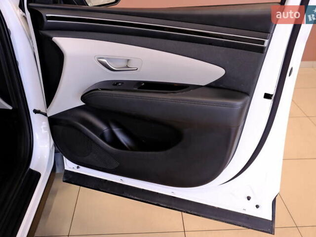 Белый Хендай Туксон, объемом двигателя 2 л и пробегом 160 тыс. км за 29900 $, фото 50 на Automoto.ua