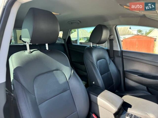 Белый Хендай Туксон, объемом двигателя 2 л и пробегом 109 тыс. км за 23500 $, фото 26 на Automoto.ua