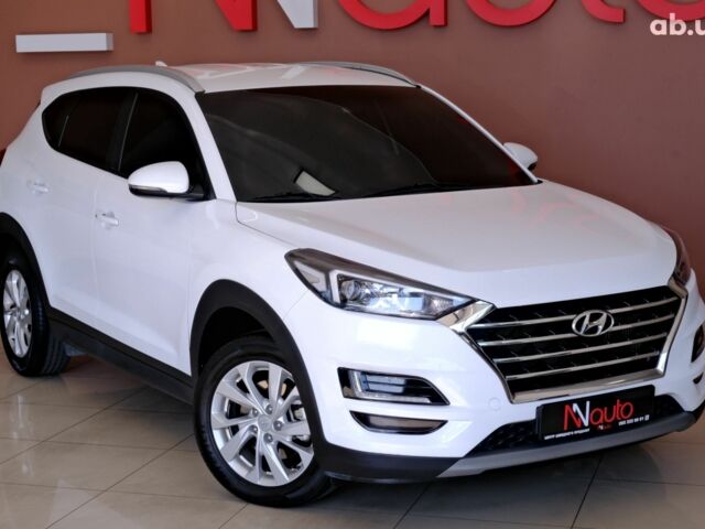 Белый Хендай Туксон, объемом двигателя 2 л и пробегом 134 тыс. км за 23500 $, фото 3 на Automoto.ua