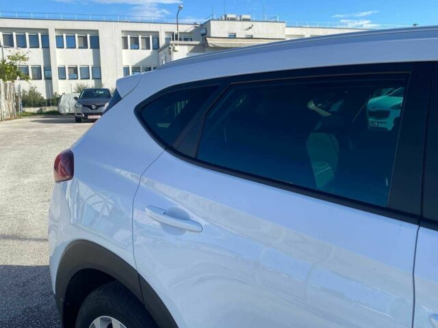 Белый Хендай Туксон, объемом двигателя 1.6 л и пробегом 77 тыс. км за 15700 $, фото 8 на Automoto.ua