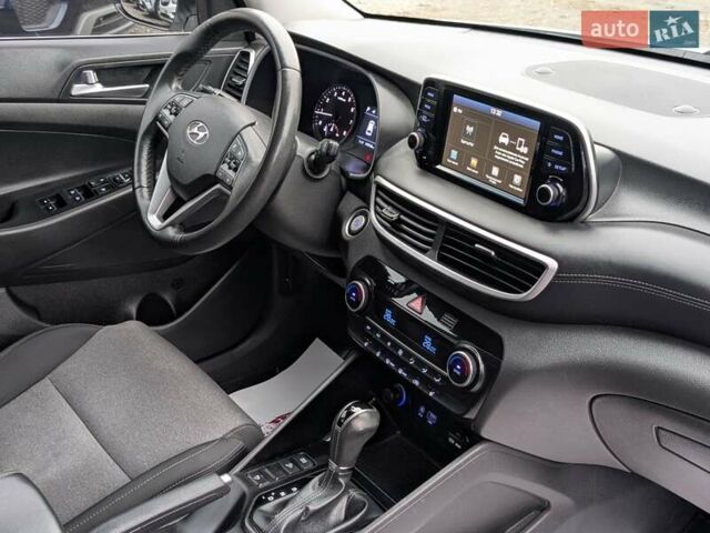 Белый Хендай Туксон, объемом двигателя 2 л и пробегом 145 тыс. км за 21300 $, фото 21 на Automoto.ua