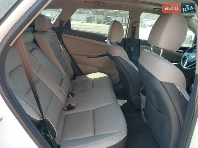 Белый Хендай Туксон, объемом двигателя 2.4 л и пробегом 55 тыс. км за 4100 $, фото 9 на Automoto.ua
