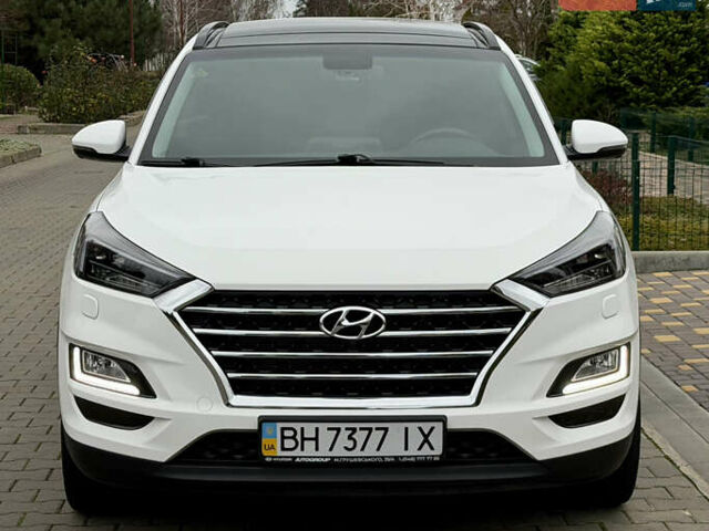 Белый Хендай Туксон, объемом двигателя 2 л и пробегом 50 тыс. км за 23800 $, фото 37 на Automoto.ua