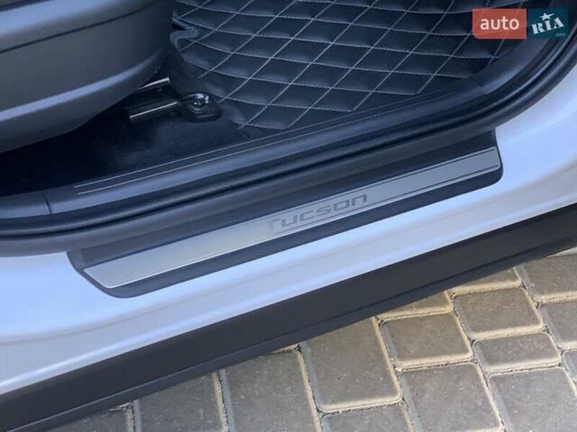 Белый Хендай Туксон, объемом двигателя 1.6 л и пробегом 97 тыс. км за 32800 $, фото 53 на Automoto.ua