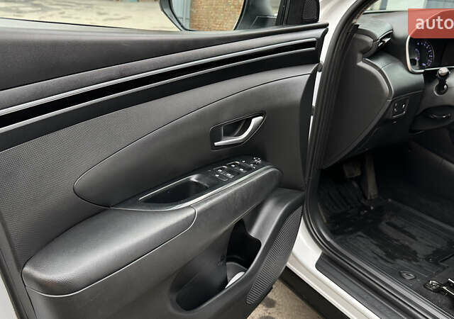 Белый Хендай Туксон, объемом двигателя 2 л и пробегом 123 тыс. км за 22800 $, фото 41 на Automoto.ua