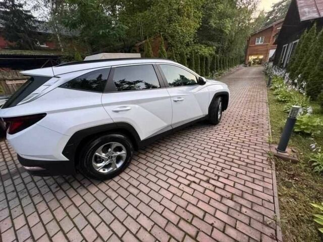 Білий Хендай Туксон, об'ємом двигуна 2 л та пробігом 60 тис. км за 20000 $, фото 3 на Automoto.ua