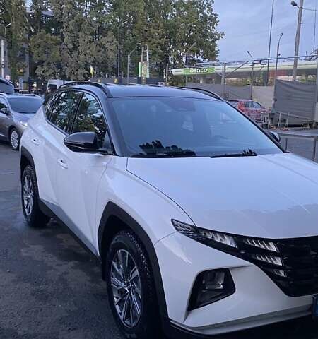 Белый Хендай Туксон, объемом двигателя 1.6 л и пробегом 60 тыс. км за 34500 $, фото 2 на Automoto.ua