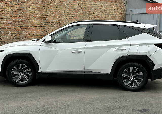 Белый Хендай Туксон, объемом двигателя 2 л и пробегом 123 тыс. км за 22800 $, фото 17 на Automoto.ua