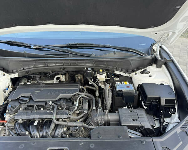 Белый Хендай Туксон, объемом двигателя 2 л и пробегом 58 тыс. км за 26900 $, фото 23 на Automoto.ua