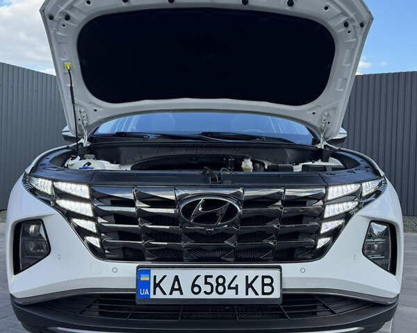 Белый Хендай Туксон, объемом двигателя 2 л и пробегом 58 тыс. км за 26900 $, фото 26 на Automoto.ua