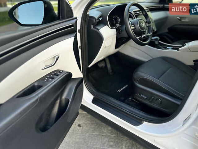 Белый Хендай Туксон, объемом двигателя 2.5 л и пробегом 47 тыс. км за 30000 $, фото 23 на Automoto.ua