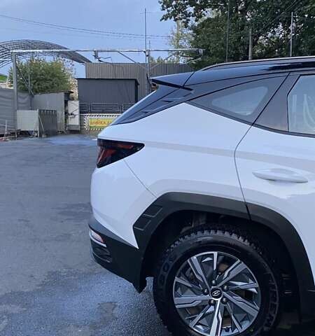 Белый Хендай Туксон, объемом двигателя 1.6 л и пробегом 60 тыс. км за 34500 $, фото 4 на Automoto.ua