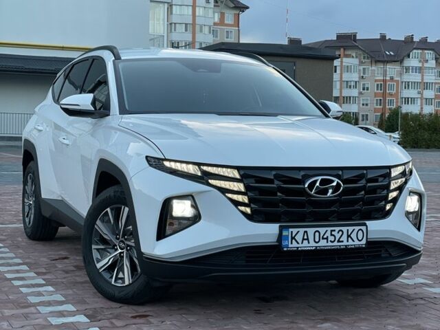 Белый Хендай Туксон, объемом двигателя 2 л и пробегом 36 тыс. км за 23900 $, фото 1 на Automoto.ua