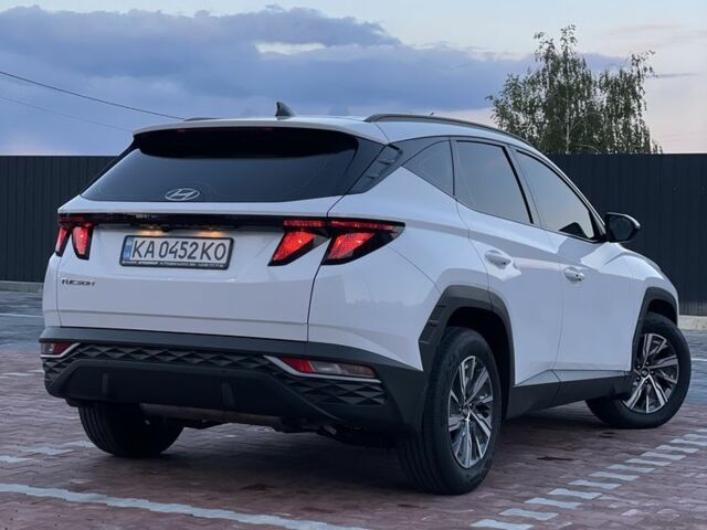 Белый Хендай Туксон, объемом двигателя 2 л и пробегом 36 тыс. км за 23900 $, фото 3 на Automoto.ua