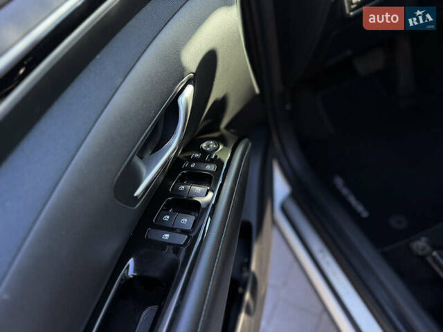 Белый Хендай Туксон, объемом двигателя 2 л и пробегом 147 тыс. км за 23700 $, фото 81 на Automoto.ua