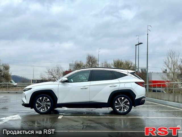 Белый Хендай Туксон, объемом двигателя 2 л и пробегом 67 тыс. км за 24500 $, фото 2 на Automoto.ua