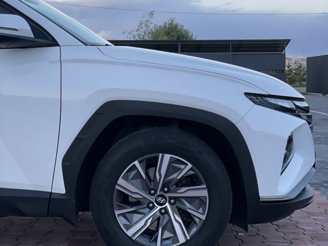 Белый Хендай Туксон, объемом двигателя 2 л и пробегом 36 тыс. км за 23900 $, фото 6 на Automoto.ua