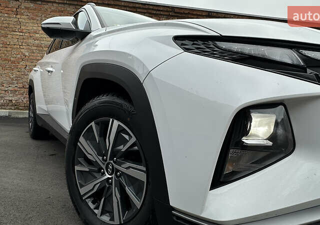 Белый Хендай Туксон, объемом двигателя 2 л и пробегом 123 тыс. км за 22800 $, фото 32 на Automoto.ua