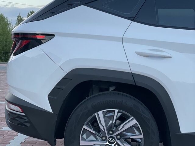 Белый Хендай Туксон, объемом двигателя 2 л и пробегом 36 тыс. км за 23900 $, фото 7 на Automoto.ua