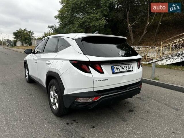 Белый Хендай Туксон, объемом двигателя 2 л и пробегом 107 тыс. км за 29500 $, фото 5 на Automoto.ua