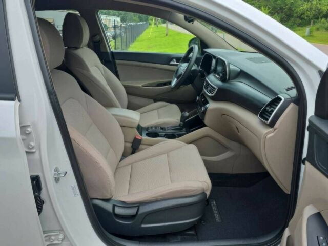 Белый Хендай Туксон, объемом двигателя 2.4 л и пробегом 26 тыс. км за 13000 $, фото 6 на Automoto.ua