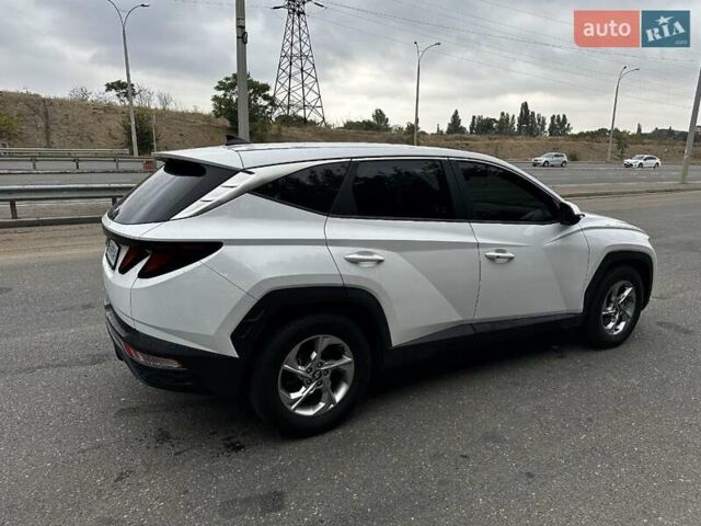 Белый Хендай Туксон, объемом двигателя 2 л и пробегом 107 тыс. км за 29500 $, фото 1 на Automoto.ua