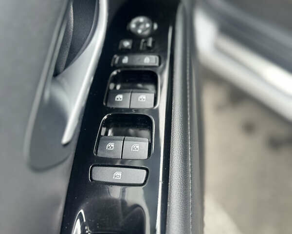 Білий Хендай Туксон, об'ємом двигуна 1.6 л та пробігом 95 тис. км за 31000 $, фото 25 на Automoto.ua