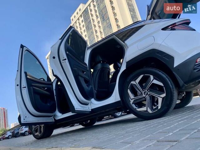 Белый Хендай Туксон, объемом двигателя 1.6 л и пробегом 97 тыс. км за 32800 $, фото 1 на Automoto.ua