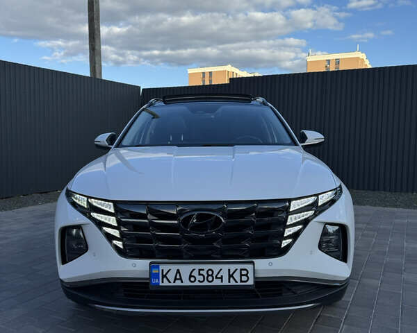 Белый Хендай Туксон, объемом двигателя 2 л и пробегом 58 тыс. км за 26900 $, фото 2 на Automoto.ua