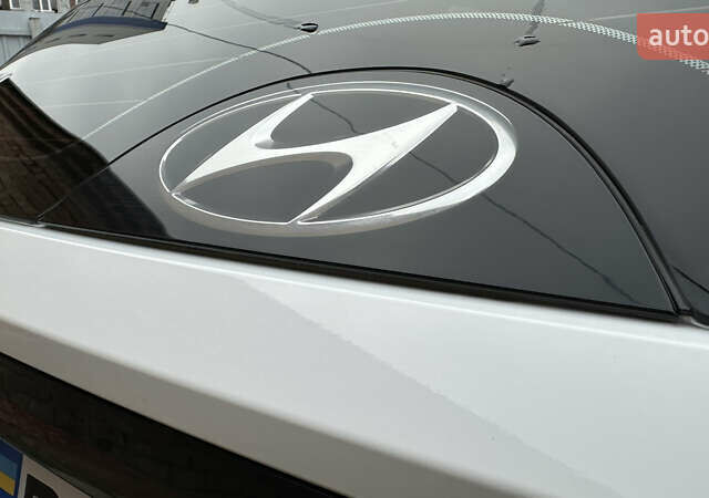 Белый Хендай Туксон, объемом двигателя 2 л и пробегом 123 тыс. км за 22800 $, фото 50 на Automoto.ua