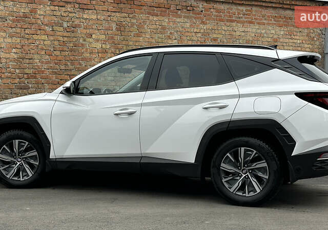 Белый Хендай Туксон, объемом двигателя 2 л и пробегом 123 тыс. км за 22800 $, фото 18 на Automoto.ua