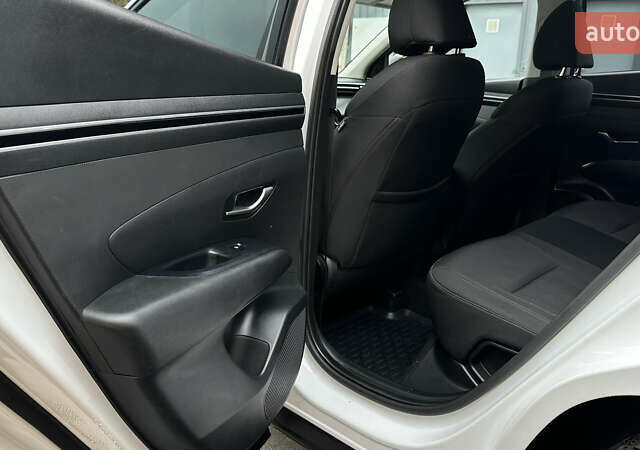 Белый Хендай Туксон, объемом двигателя 2 л и пробегом 123 тыс. км за 22800 $, фото 39 на Automoto.ua