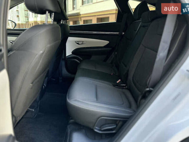 Белый Хендай Туксон, объемом двигателя 2.5 л и пробегом 47 тыс. км за 30000 $, фото 40 на Automoto.ua