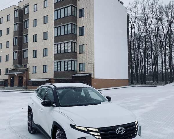 Белый Хендай Туксон, объемом двигателя 1.6 л и пробегом 60 тыс. км за 34500 $, фото 3 на Automoto.ua