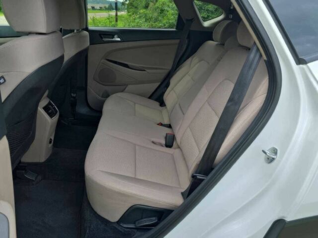 Белый Хендай Туксон, объемом двигателя 2.4 л и пробегом 26 тыс. км за 13000 $, фото 8 на Automoto.ua