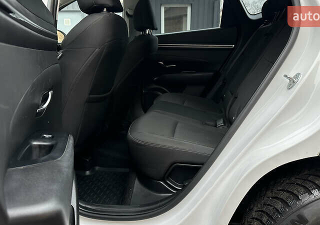 Белый Хендай Туксон, объемом двигателя 2 л и пробегом 123 тыс. км за 22800 $, фото 40 на Automoto.ua