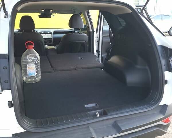 Белый Хендай Туксон, объемом двигателя 2 л и пробегом 108 тыс. км за 27999 $, фото 30 на Automoto.ua