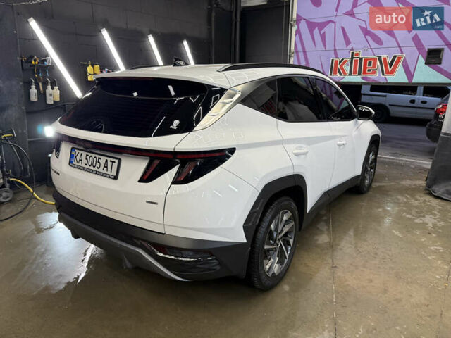 Белый Хендай Туксон, объемом двигателя 2 л и пробегом 96 тыс. км за 23500 $, фото 4 на Automoto.ua