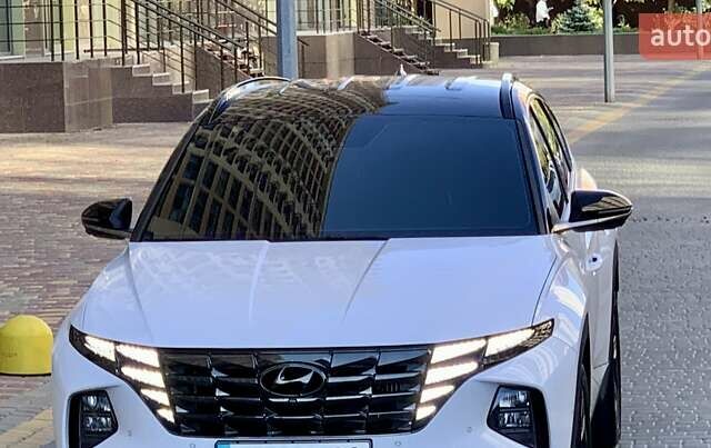 Белый Хендай Туксон, объемом двигателя 1.6 л и пробегом 97 тыс. км за 32800 $, фото 3 на Automoto.ua