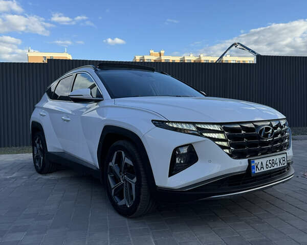 Белый Хендай Туксон, объемом двигателя 2 л и пробегом 58 тыс. км за 26900 $, фото 1 на Automoto.ua