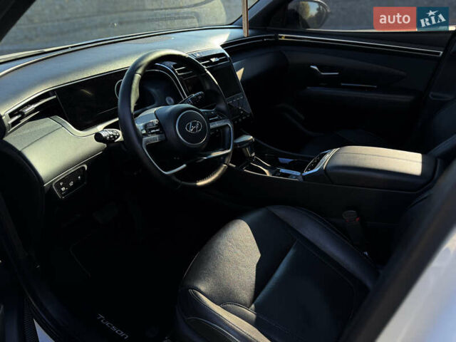 Белый Хендай Туксон, объемом двигателя 2 л и пробегом 147 тыс. км за 23700 $, фото 80 на Automoto.ua
